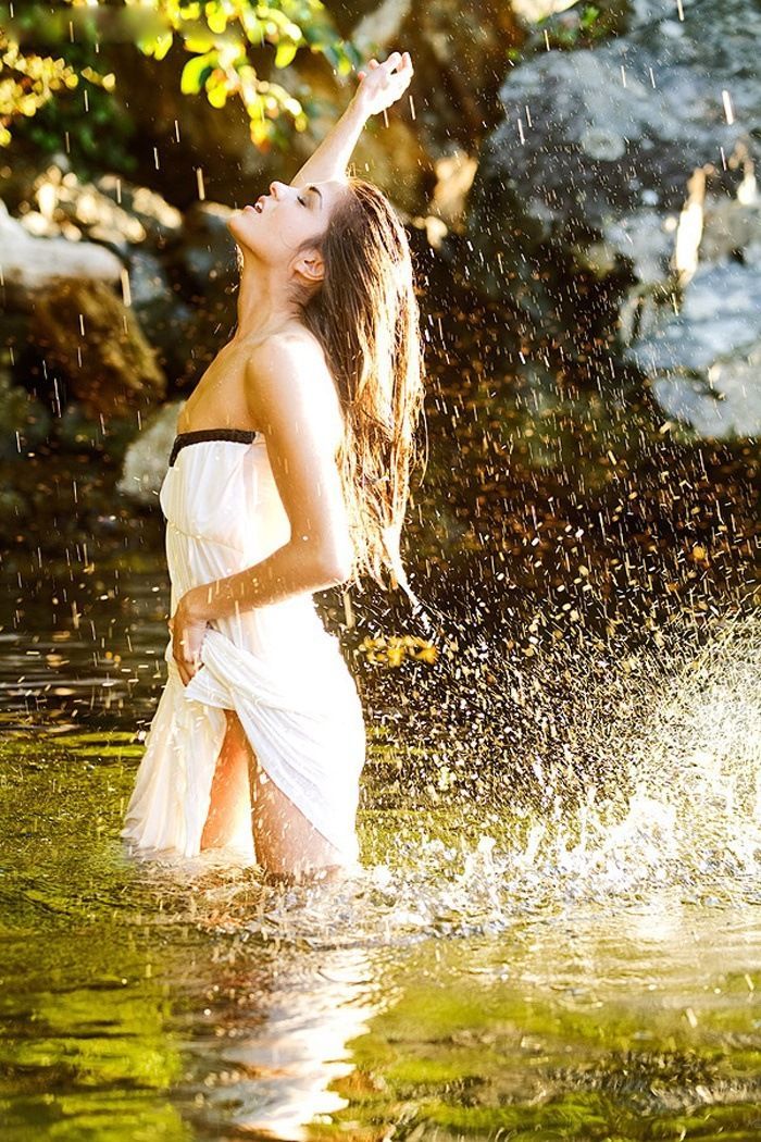 Marie Avgeropoulos in Huaihua