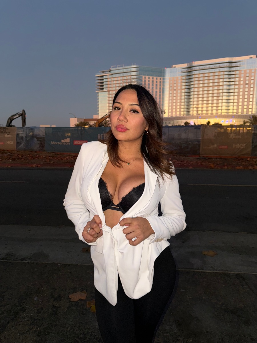 Take a pause and enjoy Ali Cruz — streaming from Huaihua