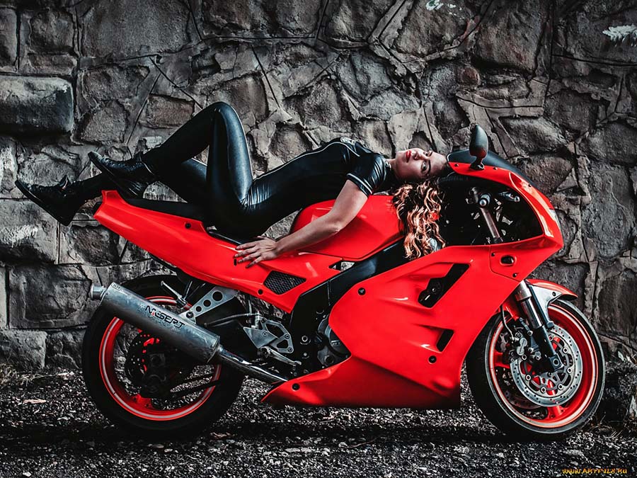 Beautiful girl Beautiful girls and motorcycles in Huaihua