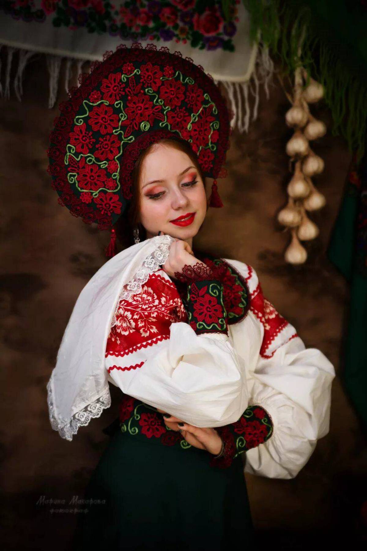 Women in Slavic costumes underwear in Huaihua