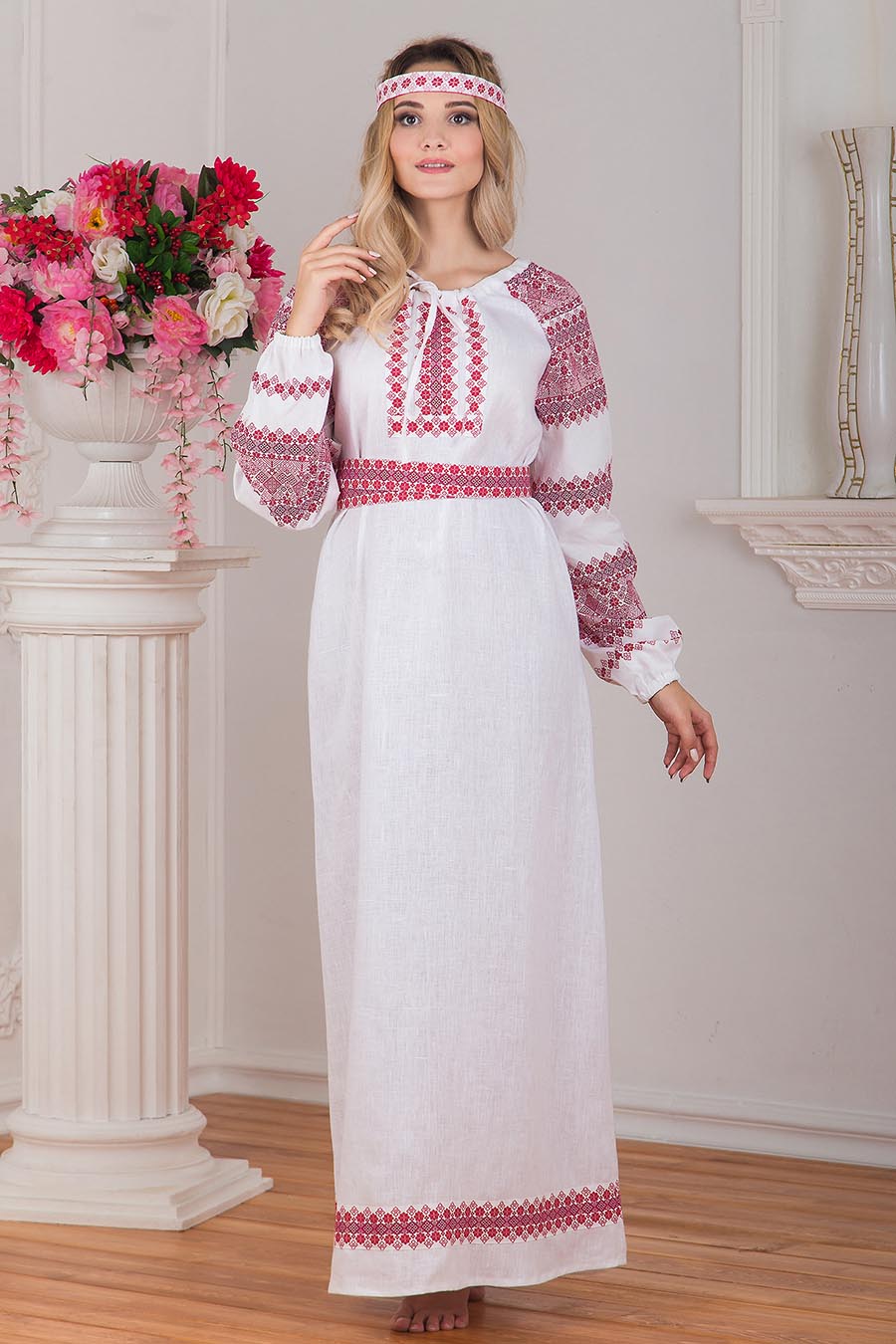 Women in Slavic costumes in Huaihua